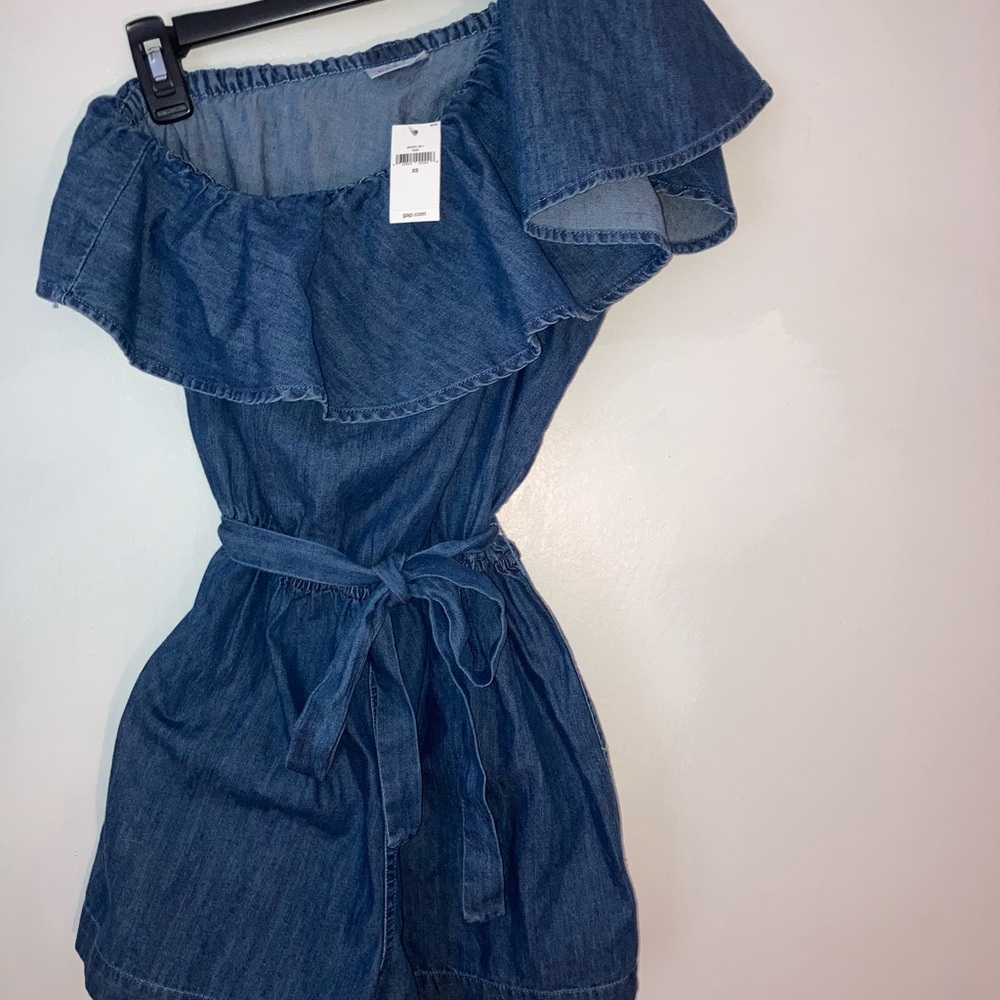 Gap xs Jean romper with one sleeve off the shoulder and tie belt